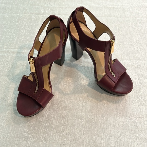 Michael Kors Women’s Leather Heels Wine Red Color Size 7.5 Like new condition - Picture 6 of 15